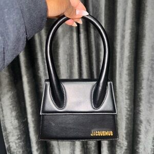 Jacquemus
Le Chiquito Moyen Top-Handle Bag